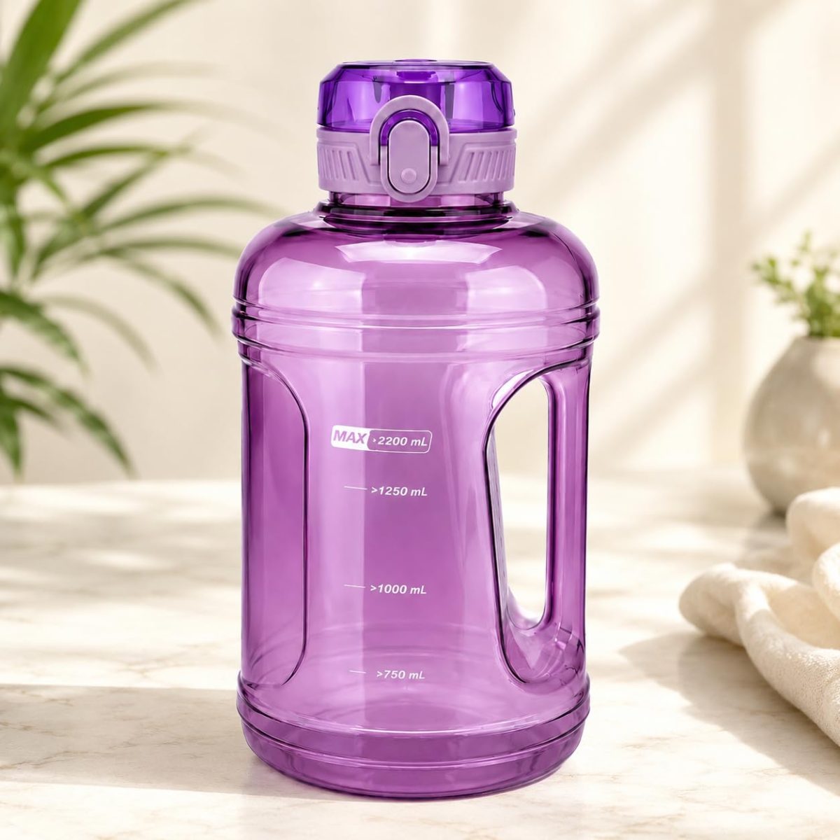 2200 ml Damacana Matara, Sızdırmaz Kilitli Kapaklı Büyük Boy Su Matarası, Ölçü Çizelgeli, Ergonomik Tutma Bölümlü Spor, Fitness, Ofis ve Günlük Kullanım İçin Mor Su Şişesi